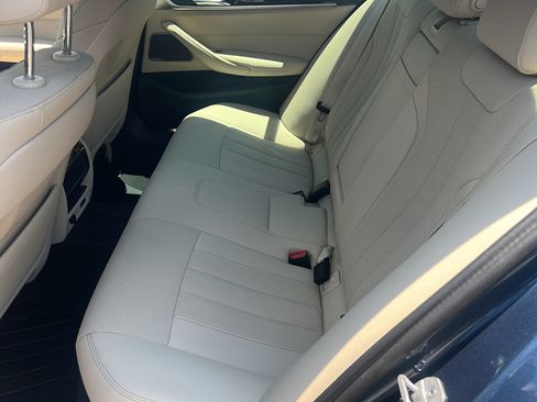 Used 2023 BMW 530e w/ Premium Package RWD image 14