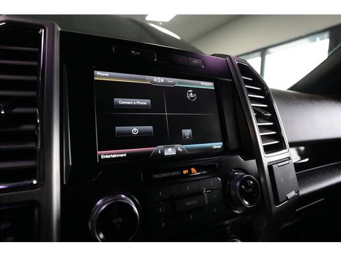 Used 2015 Ford F150 Platinum w/ Equipment Group 701A Luxury RWD image 22