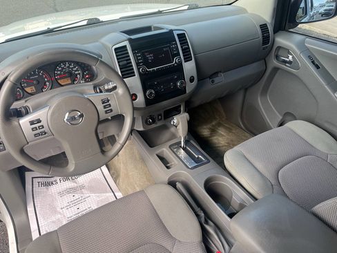 Used 2015 Nissan Frontier SV AWD/4WD image 27