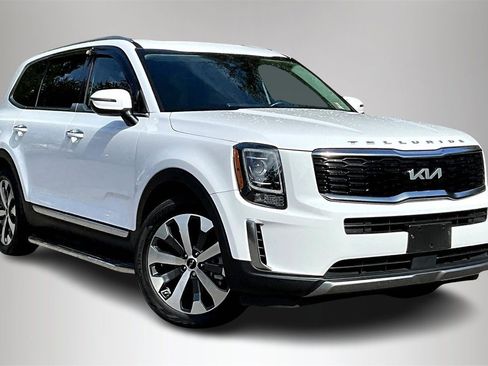 Used 2022 Kia Telluride S image 2