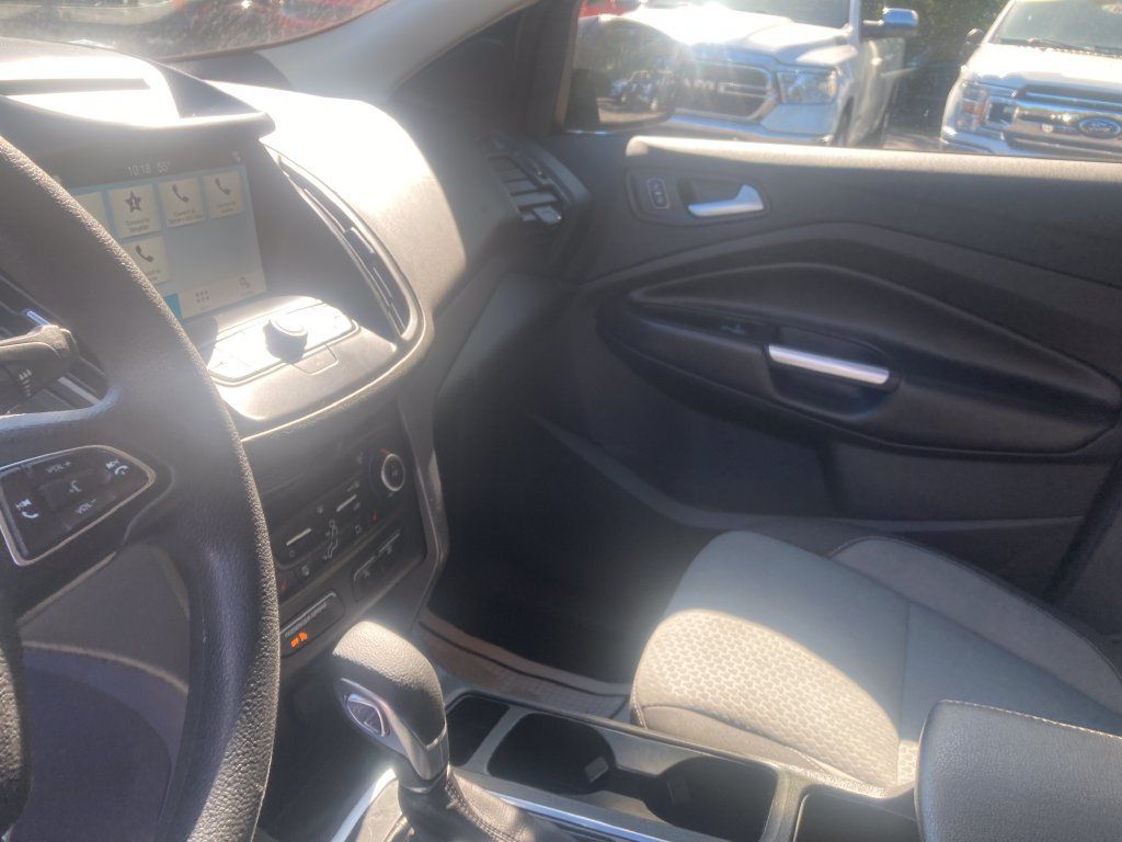 Used 2018 Ford Escape SE w/ SE Sync 3 Package AWD/4WD image 15