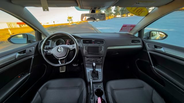 Used 2017 Volkswagen Golf Alltrack SE AWD/4WD image 16