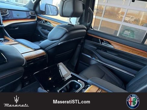 Used 2022 Jeep Grand Wagoneer Series III image 18