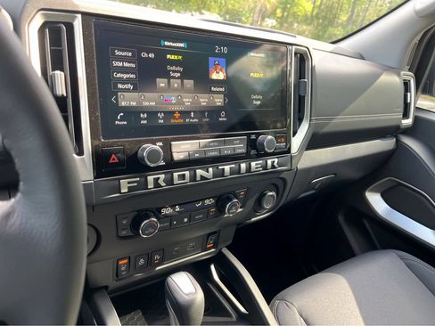 Used 2025 Nissan Frontier SV RWD image 7