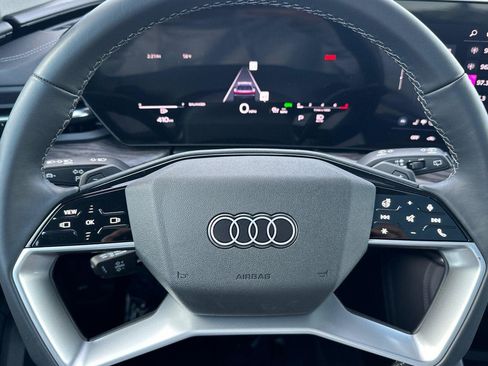 Used 2025 Audi Q5 Premium w/ Convenience Package image 24