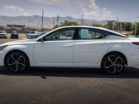 Used 2024 Nissan Altima 2.5 SR FWD image 3