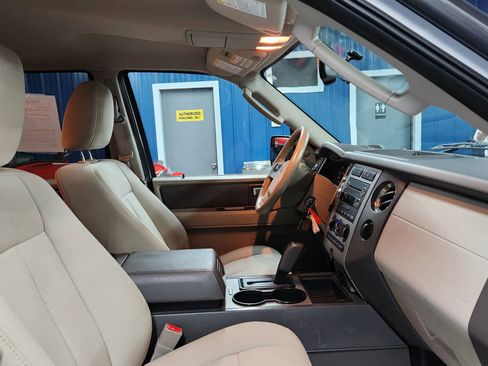 Used 2014 Ford Expedition XLT image 16