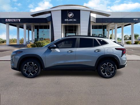 Used 2025 Chevrolet Trax LT w/ Driver Confidence Package image 5