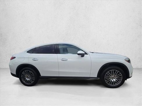 Used 2025 Mercedes-Benz GLC 300 4MATIC image 4