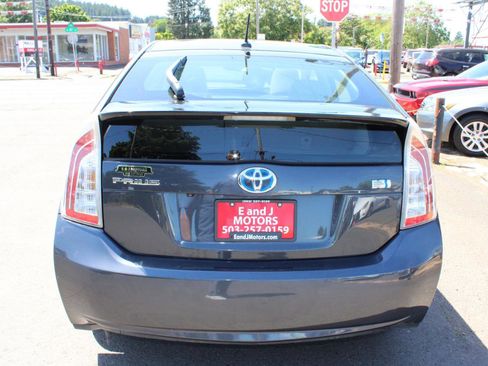 Used 2014 Toyota Prius Three w/ Solar Roof Package FWD image 5