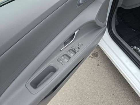 New 2026 Hyundai Elantra SE FWD image 11
