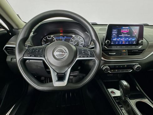 Used 2023 Nissan Altima 2.5 SV FWD image 11