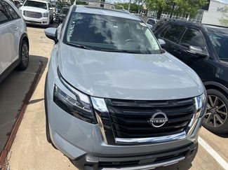 Used 2025 Nissan Pathfinder Platinum video 2