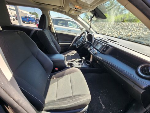 Used 2017 Toyota RAV4 XLE AWD/4WD image 8