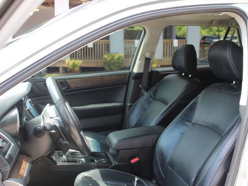 Used 2018 Subaru Outback 2.5i Limited image 15