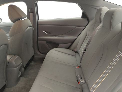 Used 2025 Hyundai Elantra Sport FWD image 18