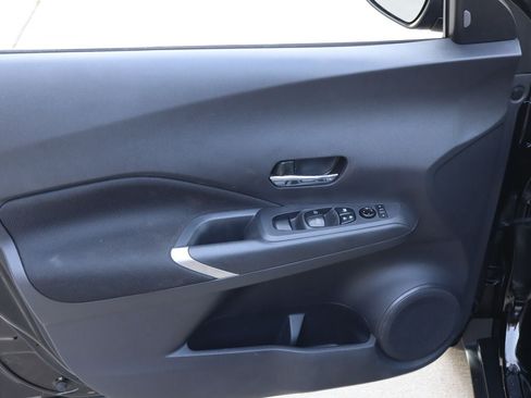 Used 2022 Nissan Kicks SV w/ Interior Electronics Package FWD image 19