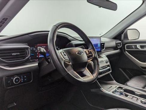 Used 2023 Ford Explorer XLT w/ Equipment Group 202A image 24