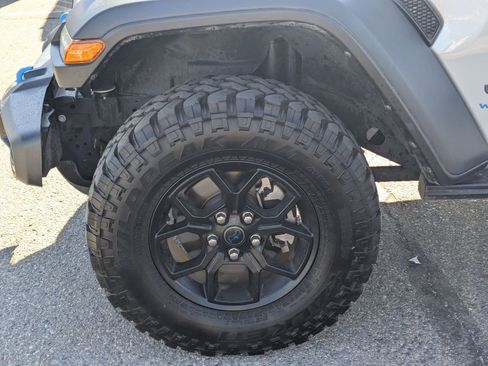 Used 2024 Jeep Wrangler Willys image 13