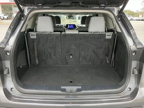 Certified 2023 Toyota Highlander XLE image 28