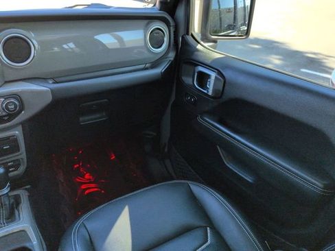 Used 2022 Jeep Wrangler Unlimited Sahara w/ Cold Weather Group AWD/4WD image 17