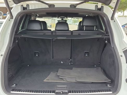 Used 2018 Porsche Cayenne Platinum Edition image 19