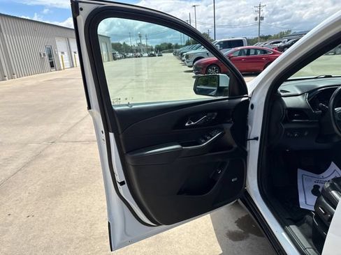 Used 2022 Chevrolet Traverse RS AWD/4WD image 21