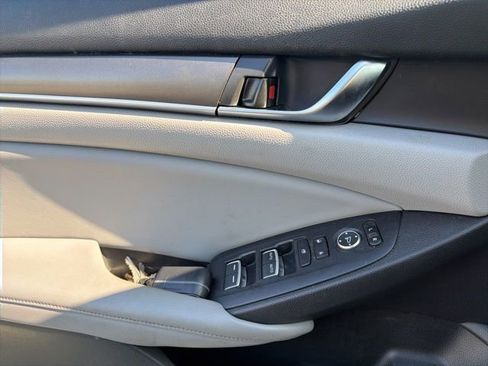Used 2018 Honda Accord LX image 10