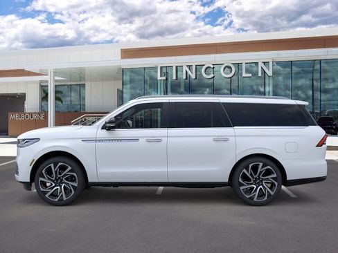 New 2026 Lincoln Navigator L Reserve AWD/4WD image 3