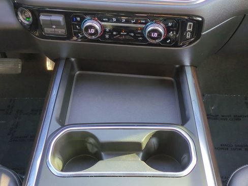 Used 2024 GMC Sierra 2500 SLT w/ SLT Premium Package image 19