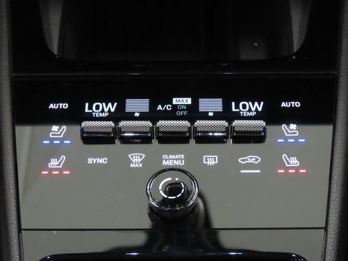 Certified 2025 Porsche Cayenne E-Hybrid Coupe AWD/4WD image 30