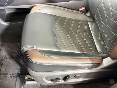 Used 2024 Nissan Pathfinder Platinum AWD/4WD image 21