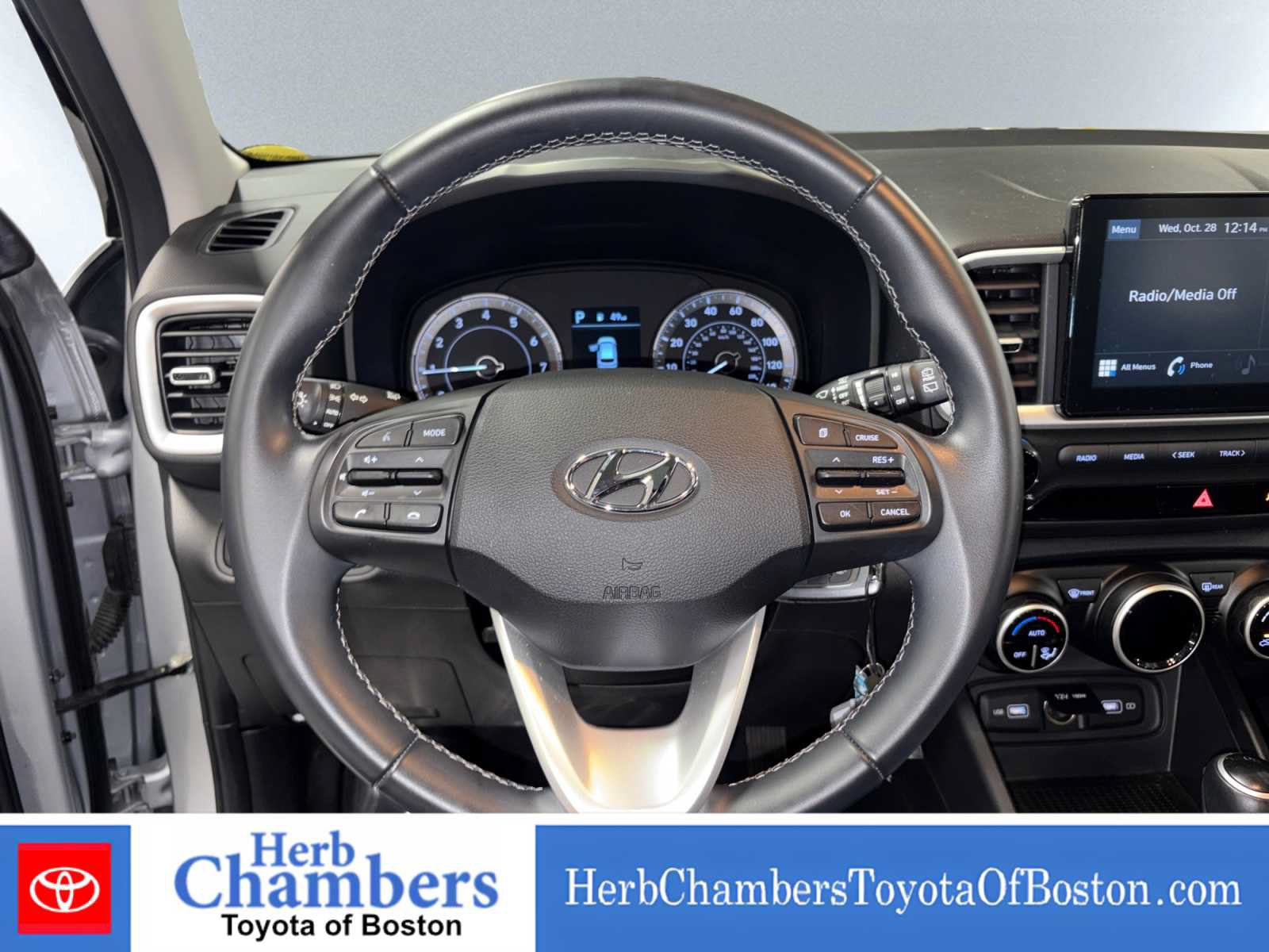 Used 2022 Hyundai Venue SEL w/ Cargo Package FWD image 16