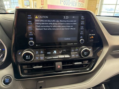 Used 2021 Toyota Highlander XLE image 38