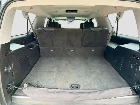 Used 2015 Chevrolet Suburban LT image 32