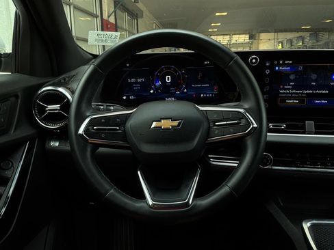 Used 2025 Chevrolet Equinox LT FWD image 31