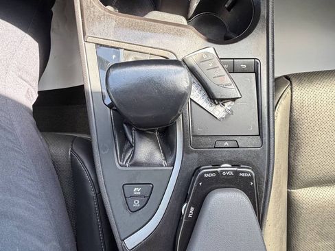 Used 2020 Lexus UX 250h w/ Premium Package AWD/4WD image 21