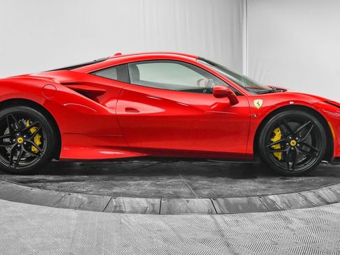 Used 2021 Ferrari F8 Tributo image 9