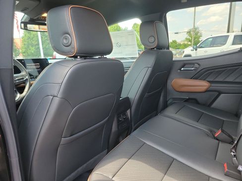 New 2026 GMC Canyon AT4 w/ AT4 Premium Package AWD/4WD image 15