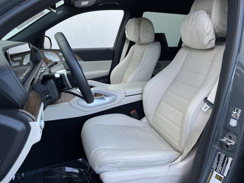 New 2026 Mercedes-Benz GLS 580 4MATIC image 16