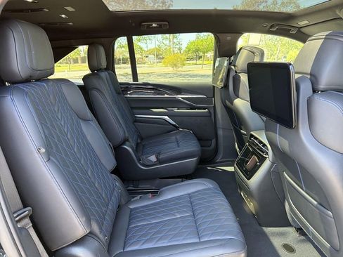 Used 2026 Cadillac Escalade IQ Luxury 1 AWD/4WD image 30