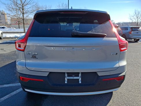 Used 2023 Volvo XC40 B5 Plus w/ Driver Assist Package AWD/4WD image 5