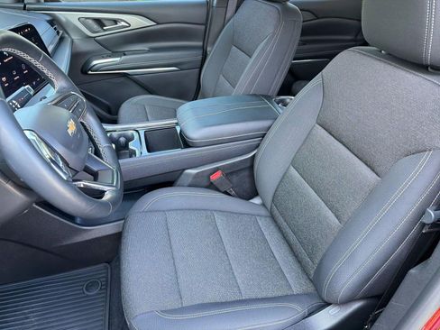 Certified 2025 Chevrolet Traverse LT w/ Driver Confidence Package FWD image 5