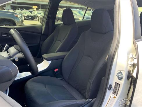 Used 2016 Toyota Prius Four FWD image 11