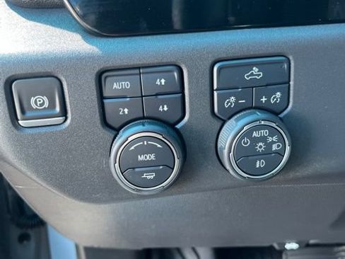 Used 2024 Chevrolet Silverado 1500 LT Trail Boss w/ Convenience Package II AWD/4WD image 15