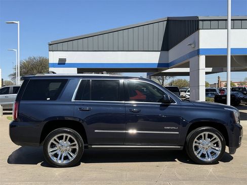 Used 2017 GMC Yukon Denali image 3