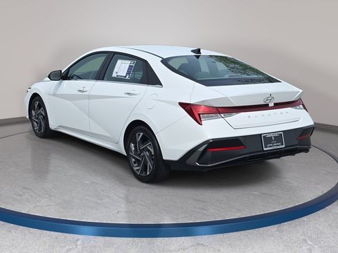 Used 2025 Hyundai Elantra SEL image 7