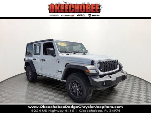 Used 2025 Jeep Wrangler Unlimited Sport AWD/4WD image 1