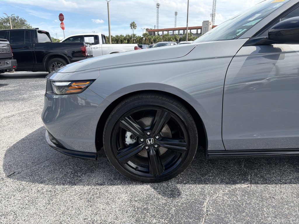 Used 2025 Honda Accord Sport image 32