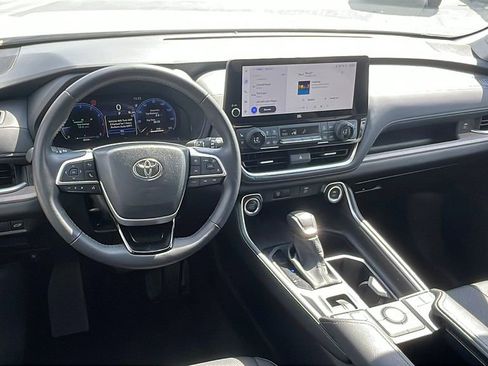 Certified 2024 Toyota Grand Highlander XLE image 14